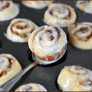 Mini Cinnamon Rolls (30)