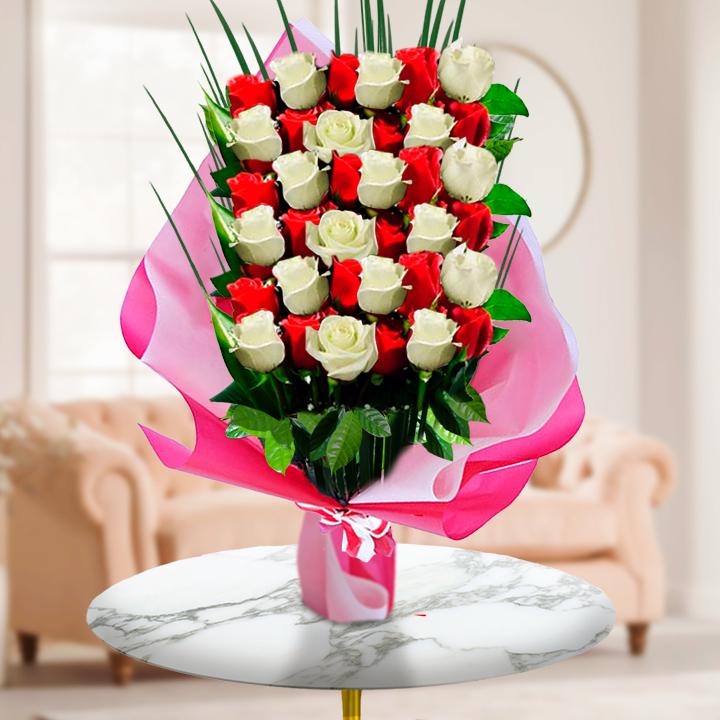 Two-Tone Rose Splendor Bouquet — Cabo Delivery flowers in Cabo San Lucas