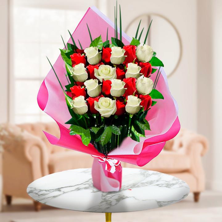 Two-Tone Rose Splendor Bouquet — Cabo Delivery flowers in Cabo San Lucas